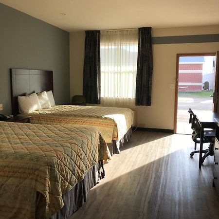 Big Lake Inn And Suites ภายนอก รูปภาพ