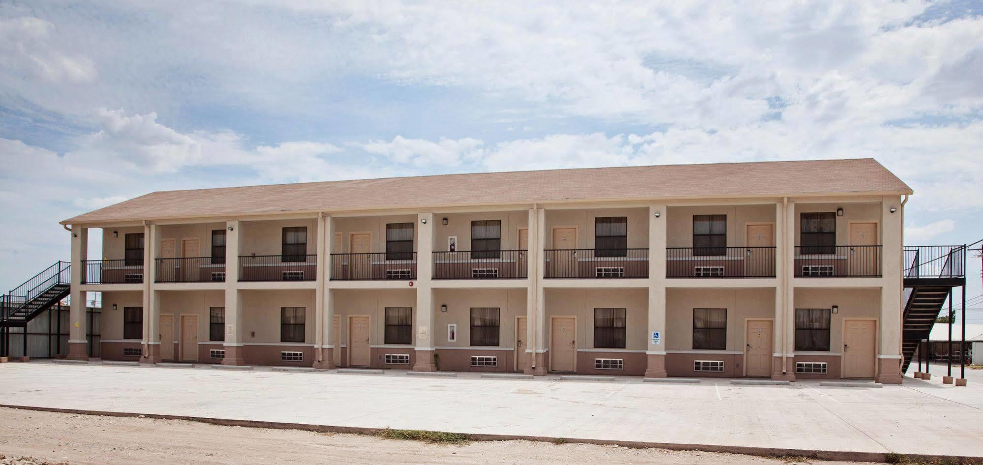 Big Lake Inn And Suites ภายนอก รูปภาพ