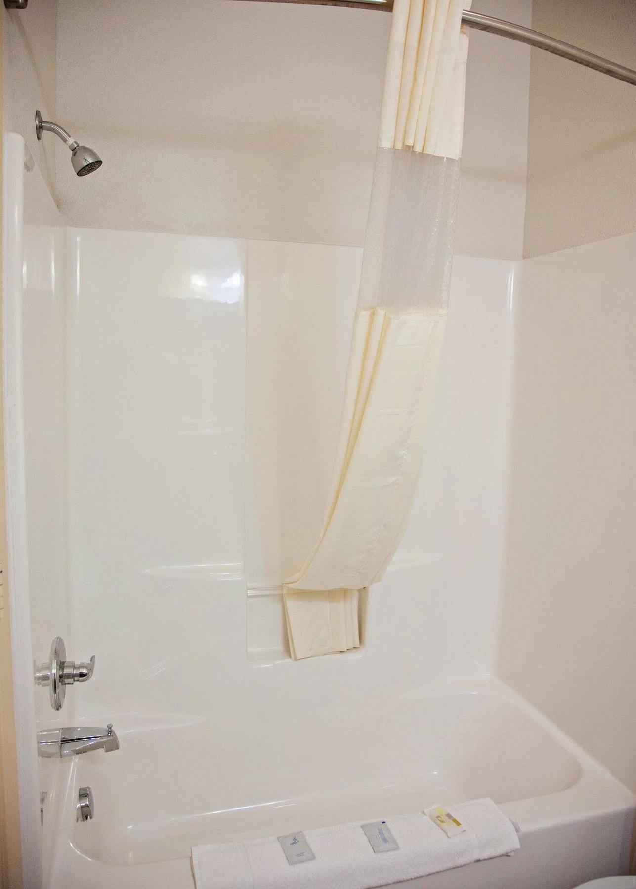 Big Lake Inn And Suites ภายนอก รูปภาพ