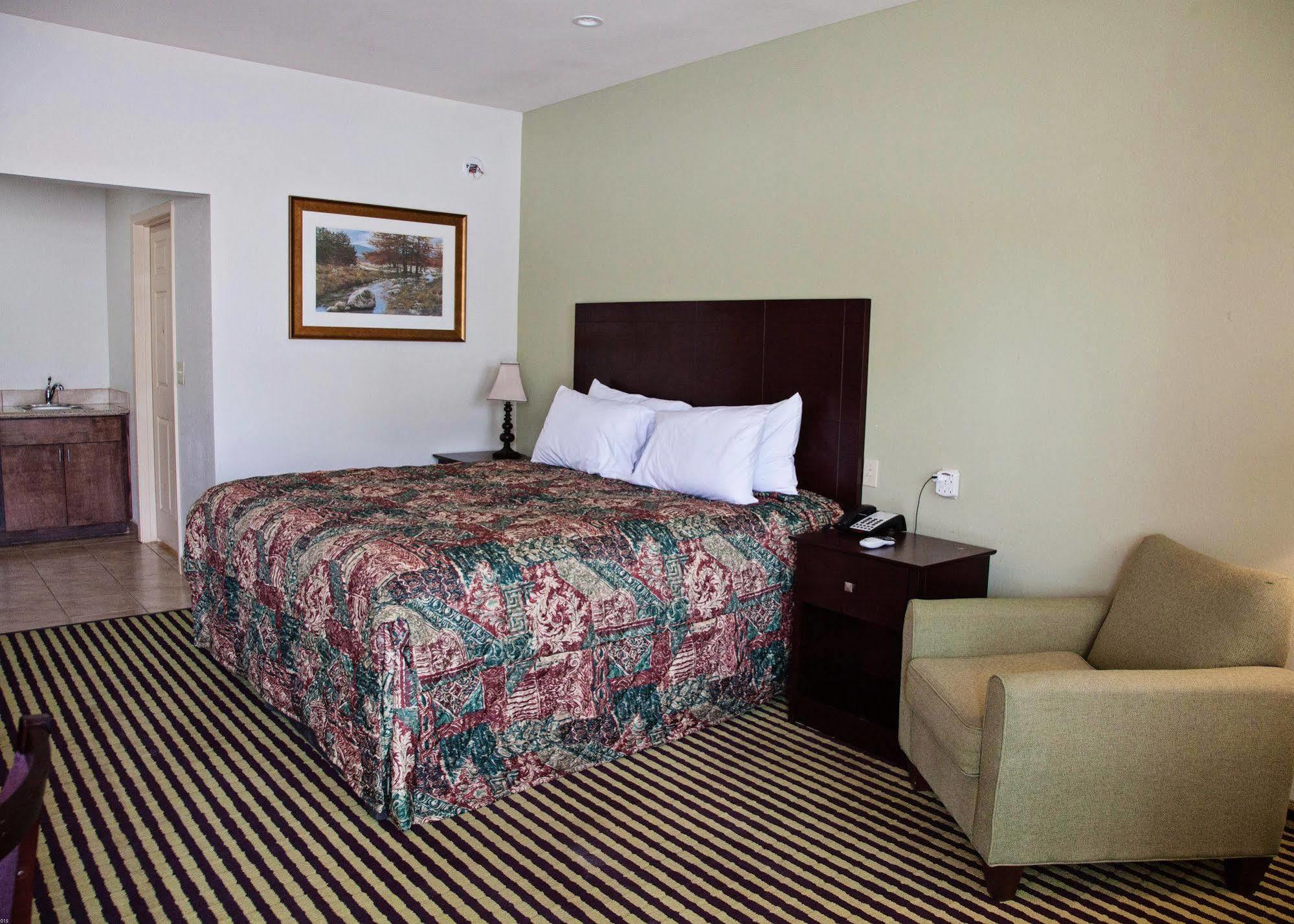 Big Lake Inn And Suites ภายนอก รูปภาพ