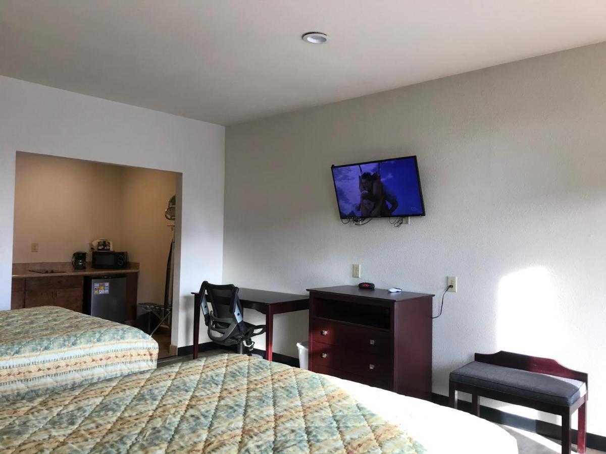 Big Lake Inn And Suites ภายนอก รูปภาพ