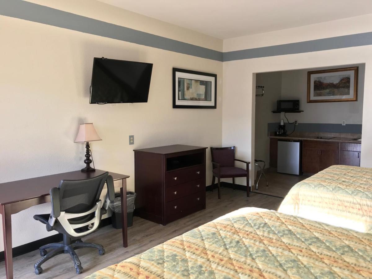 Big Lake Inn And Suites ภายนอก รูปภาพ